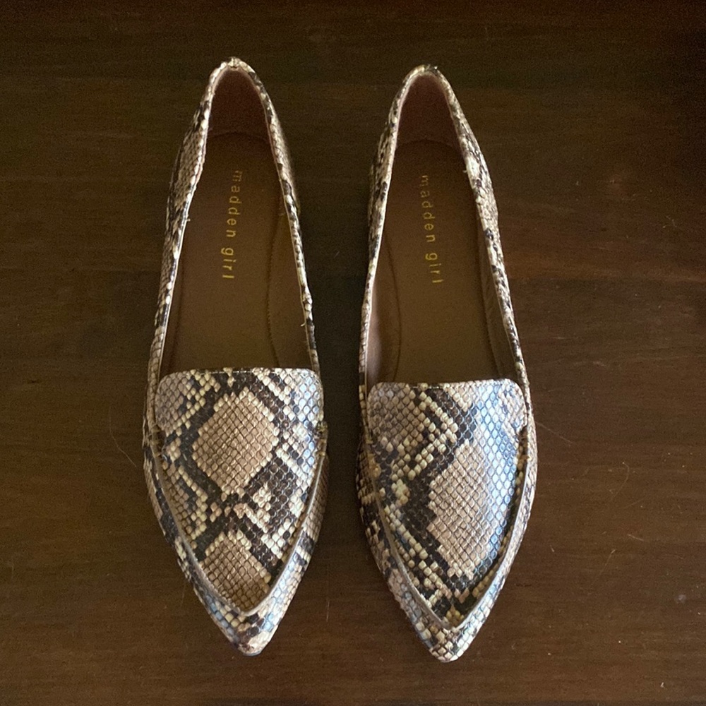 Madden Girl | size 7 | Henie faux snake skin flats | Never Worn